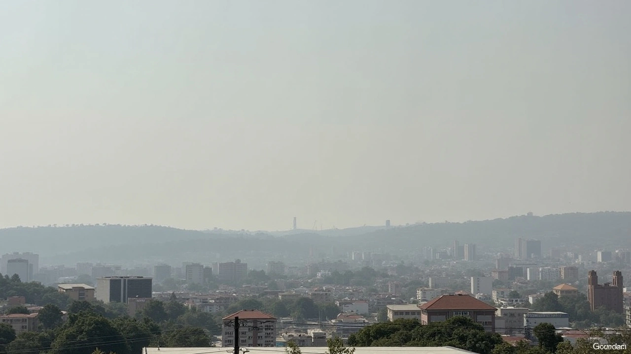 João Pinheiro Enfrenta Densa Camada de Fumaça de Incêndios Florestais, Alarma População